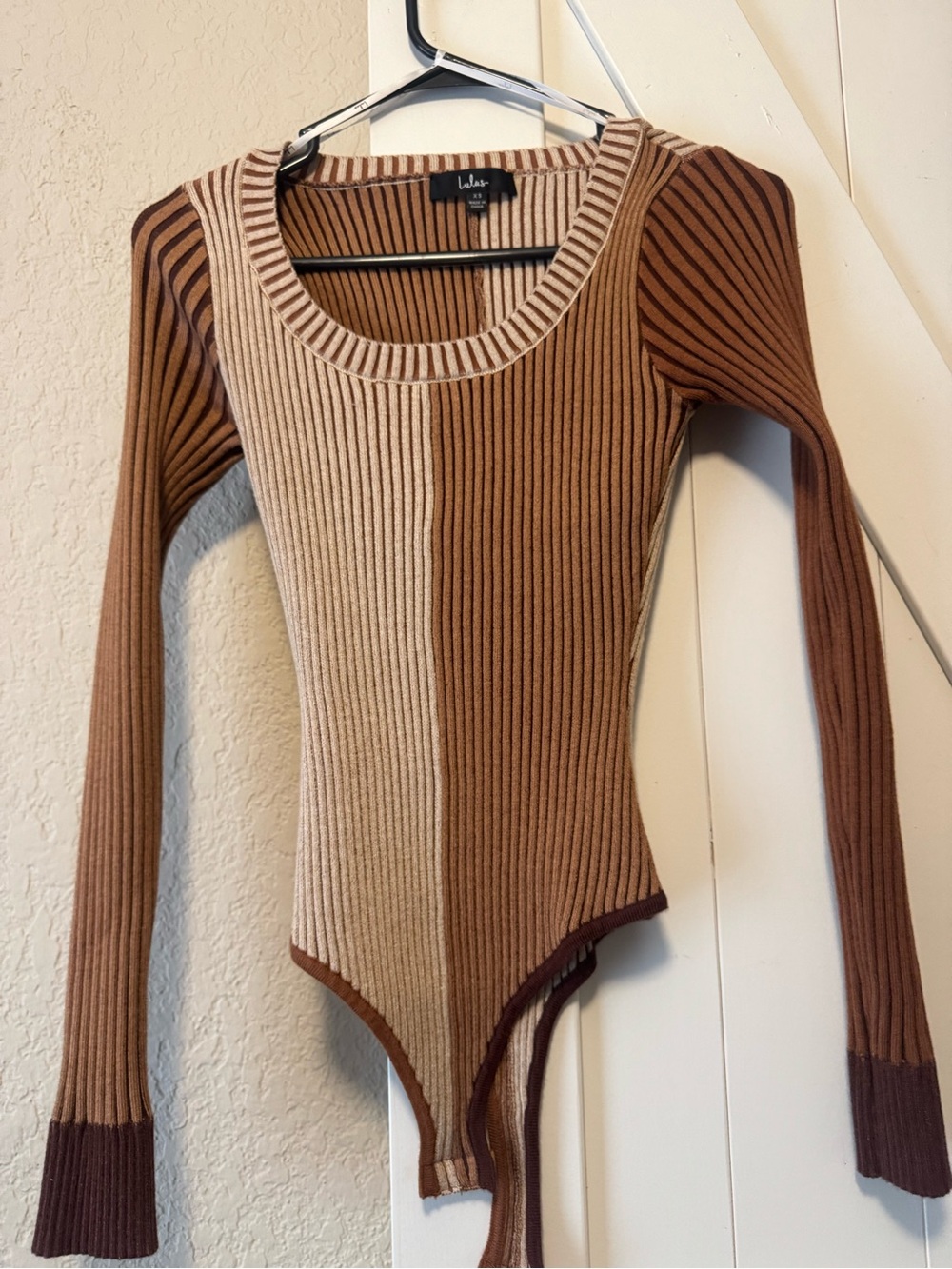 Lulu's Two-Tone Ribbed Long-Sleeve Bodysuit in Brown and Cream